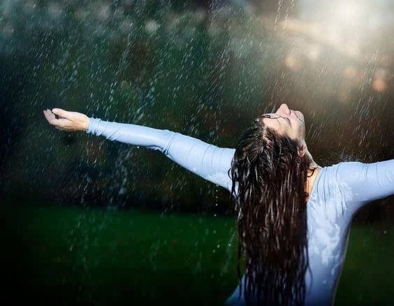 Monsoon haircare tips, rainy season hair problems, hairfall, damaged hair, hairloss, haircare